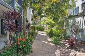 Property grounds - Riana Moorings 20 - Stylish Waterfront Apartment (Port Macquarie)