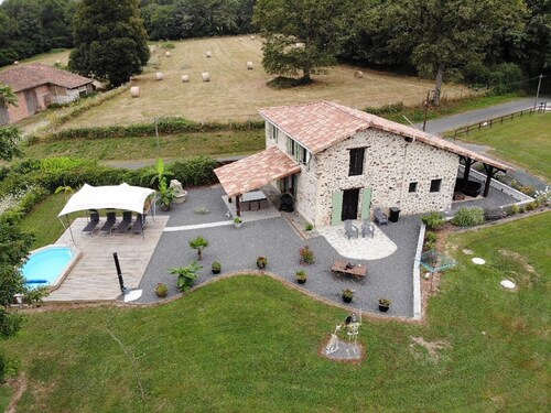 Maison Renove et Independante a Bord du lac Avec Jardin et Piscine Prive