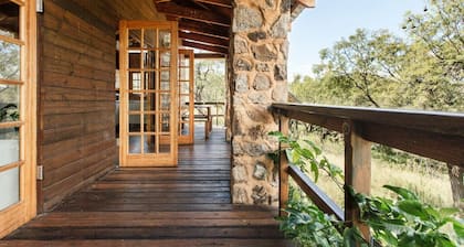 Romantic Stone Cottage overlooking the mountains.