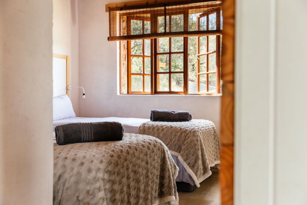 2 chambres, bureau, fer et planche à repasser, lit parapluie