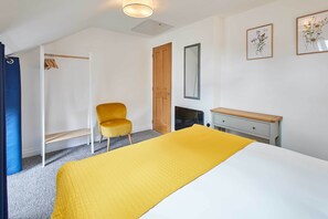 2 bedrooms, desk, iron/ironing board, free WiFi