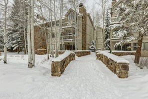 Exterior - Mountain House Ski In/out Private Hot Tub Walk to Restaurants and shop DELUXE (Keystone)