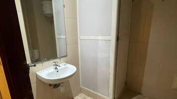Habitación | Baño | Bañera y toallas