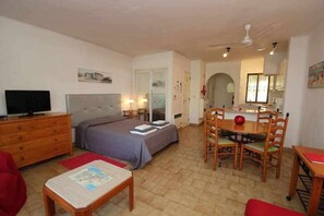 Iron/ironing board, travel crib, free WiFi, bed sheets