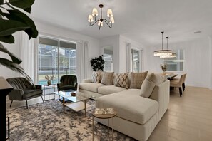 Maison, 6 chambres | Coin séjour