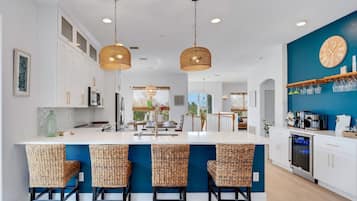 Micro-ondes, four, plaque de cuisson, lave-vaisselle