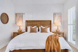 4 habitaciones, tabla de planchar con plancha, wifi y ropa de cama 