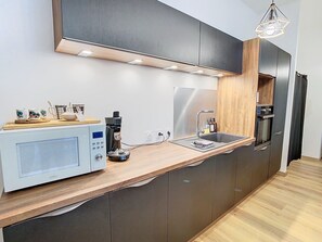 Private kitchen - LE CÈDRE de JORI: 55 m², 2 bedrooms, downtown (Voiron)