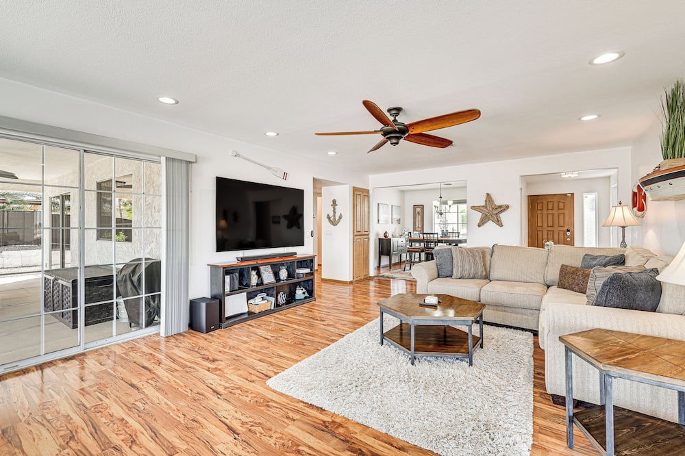 Saltwater Pool & Patios: Lake Havasu City Home! - Vidal Junction, CA