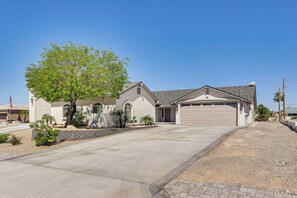 House (3 Bedrooms) | Interior - Saltwater Pool & Patios: Lake Havasu City Home! (Lake Havasu City)