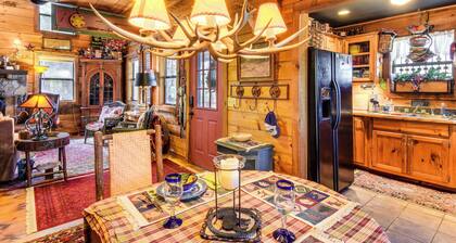 Rustic Cabin w/ Porches: 8 Mi to Tallulah Gorge!