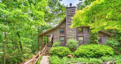 Rustic Cabin w/ Porches: 8 Mi to Tallulah Gorge!