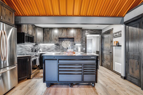 المنشأة من الداخل