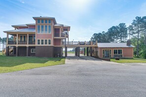 House (3 Bedrooms) | Interior - 7 Mi to Downtown Fitzgerald: Spacious Home w/ Deck (Fitzgerald)