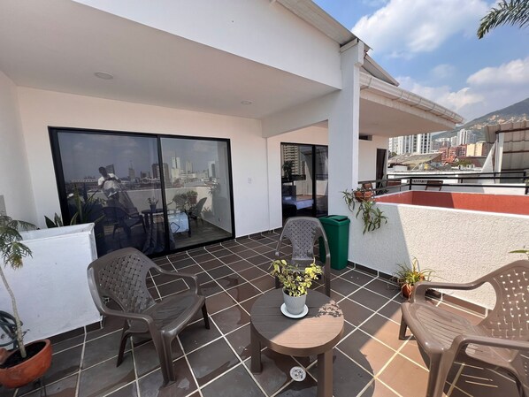 Terrace/patio - Hermosa Casa con la Mejor Vista de la Ciudad en el Barrio Bohemio de San Antonio (Cali)