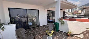 Hermosa Casa con la Mejor Vista de la Ciudad en el Barrio Bohemio de San Antonio