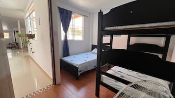 5 bedrooms, WiFi, bed sheets