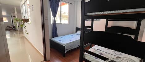 5 bedrooms, WiFi, bed sheets