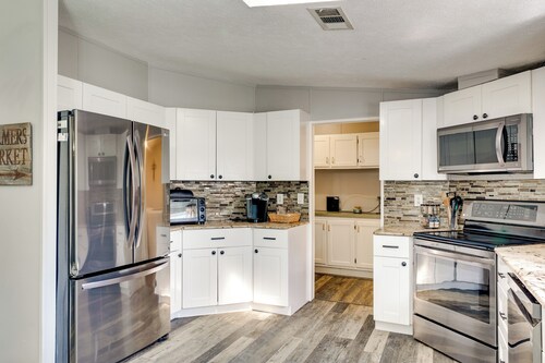 Family-friendly Palm City Home: 14 Mi to Beach!