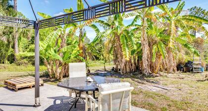Pet-friendly Palm City Home: 14 Mi to Beach!