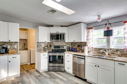 Family-friendly Palm City Home: 14 Mi to Beach!