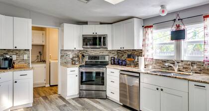 Family-friendly Palm City Home: 14 Mi to Beach!