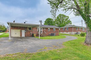 House (3 Bedrooms) | Interior - Family-friendly Home < 5 Mi to Downtown Nashville (Nashville)