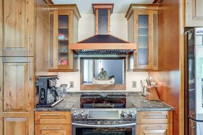 Microwave, oven, stovetop, dishwasher - Pet-friendly Alexander Home: 7 Mi to Asheville! (Alexander)