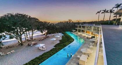 Surfer Paradise -New Ocean Front