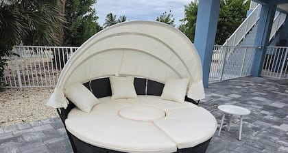 Ocean Oasis~ Pool Home, 35' Dock Near Coco Plum Beach!