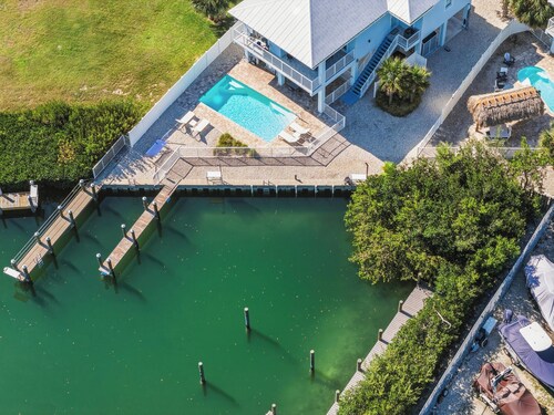 Ocean Oasis~  Pool Home, 35' Dock Near Coco Plum Beach!