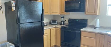 Four Ă micro-ondes, un four, surface de cuisson, lave-vaisselle