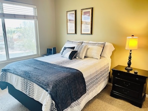 3 bedrooms, desk, iron/ironing board, free WiFi - Caddy's Corner Mesquite Vacation Rental with Community Pool and $510 in free daily activities (Mesquite)