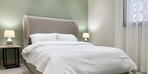 3 ห้องนอน, ผ้าม่านกันแสง, เตารีด/โต๊ะรีดผ้า, Wi-Fi ฟรี