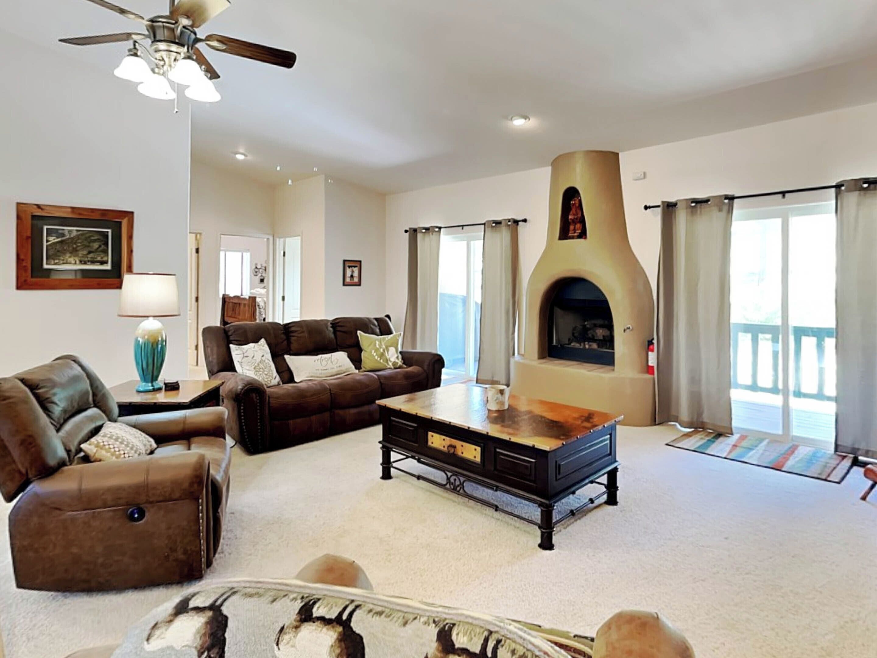 La Hacienda | Secluded Views, Kiva Fireplace + Hot Tub!