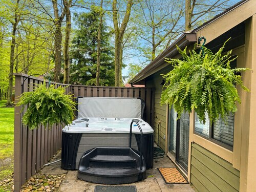 🌄 Mountain Bliss | Family-Friendly Home w/ Hot Tub 🛁 Fireplace & Fire Pit 🔥