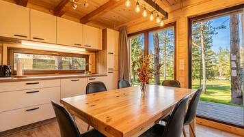 Family Chalet, Multiple Bedrooms (Forest Princess Chalet) | Dining