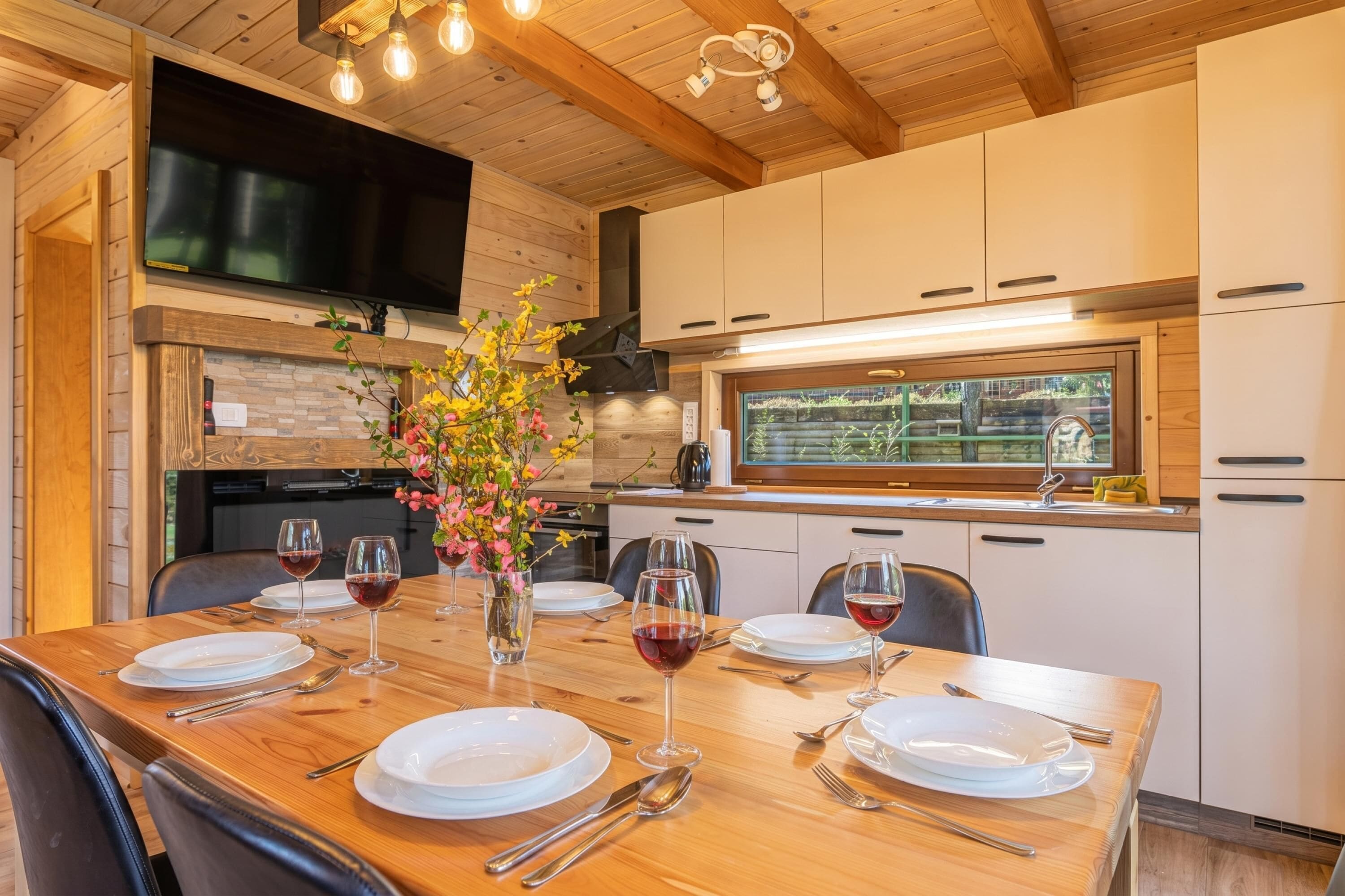 Family Chalet, Multiple Bedrooms (Forest Princess Chalet) | Dining