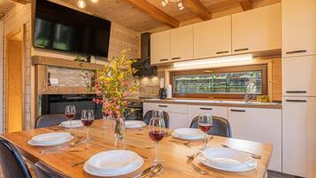 Family Chalet, Multiple Bedrooms (Forest Princess Chalet) | Dining