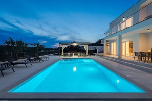 Pool - Villa Carmen with 5 en-suite bedrooms (Tugare)