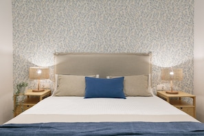 2 bedrooms, iron/ironing board, bed sheets