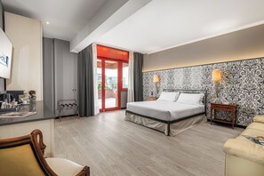 Deluxe kamer, uitzicht op stad | Luxe beddengoed, donzen dekbedden, bedden met traagschuimmatras