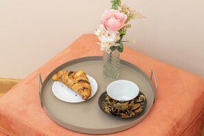 1 bedroom, bed sheets