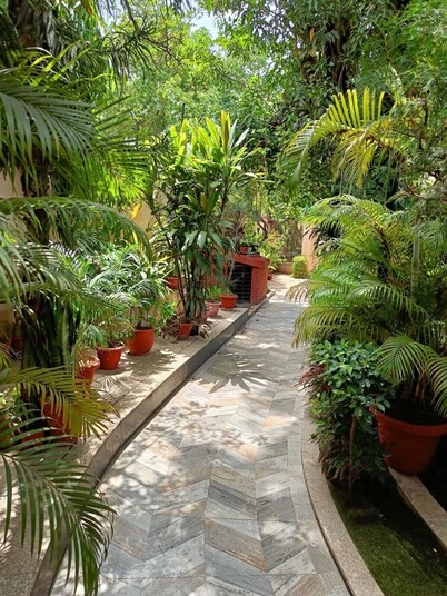 Heritage Home in Connaught Place, near Barakhamba Road. Pet friendly