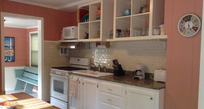 The Yellow House Near the Shore
Walking distance to Sheridan Beach,