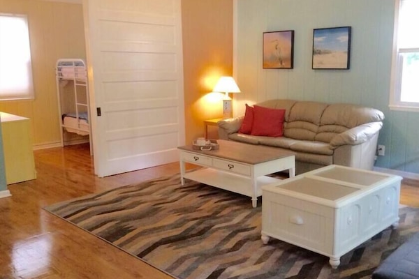 Smart-TV, Bücher, Arbeitsbereiche