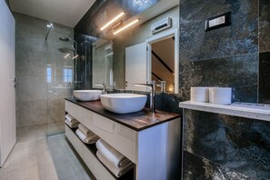 Shower, towels