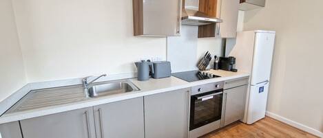 Frigorífic, microones, forn i placa de cuina