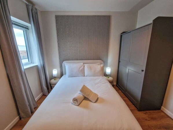 2 bedrooms, desk, iron/ironing board, travel cot