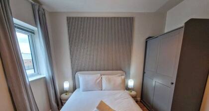 2 Bed City Centre Flat | Free Parking